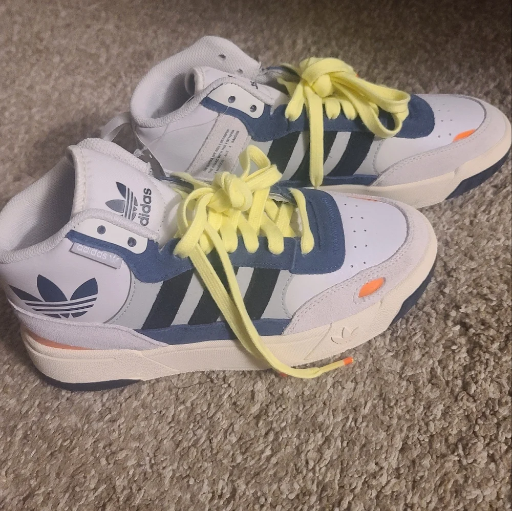 Adidas H00173 Shoes 5.5 or women's 6.5 - Picture 3 of 9